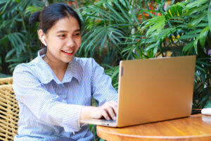 Active Noise Cancelling Earbuds vs Regular Earbuds Whats the Difference